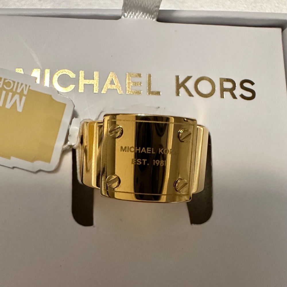 Michael Kors EST 1981 Gold Plaque Ring - Picture 3 of 5